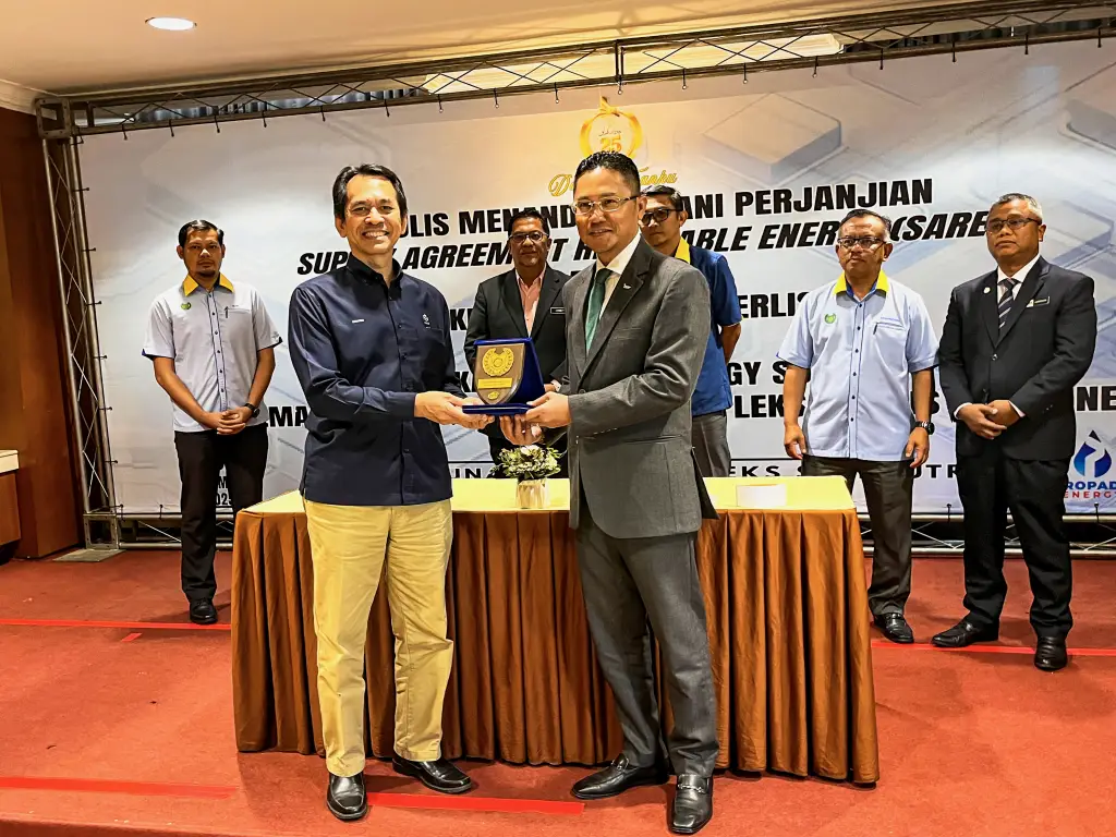 Perlis 4